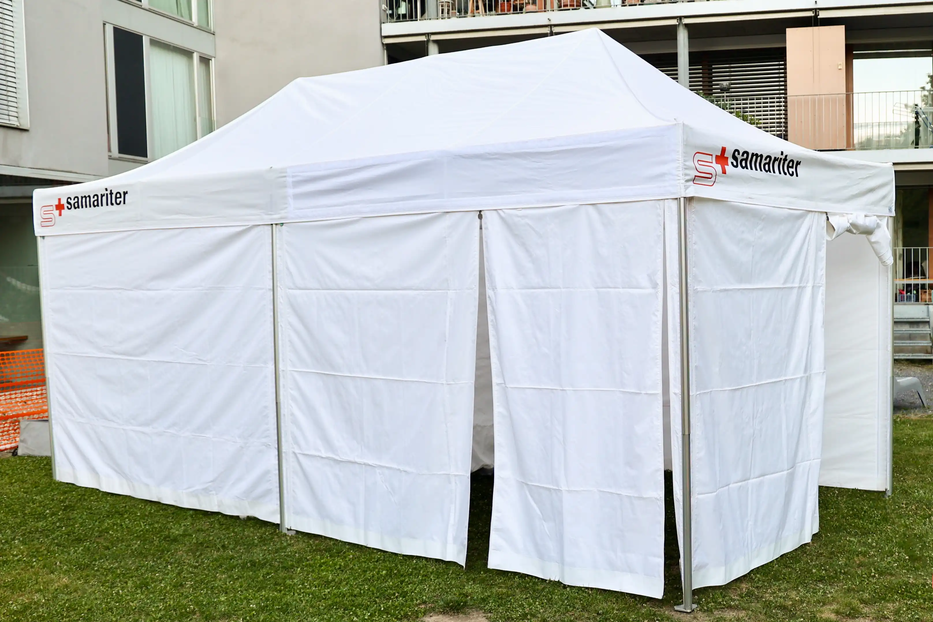 Sanitätszelt Ansicht 1