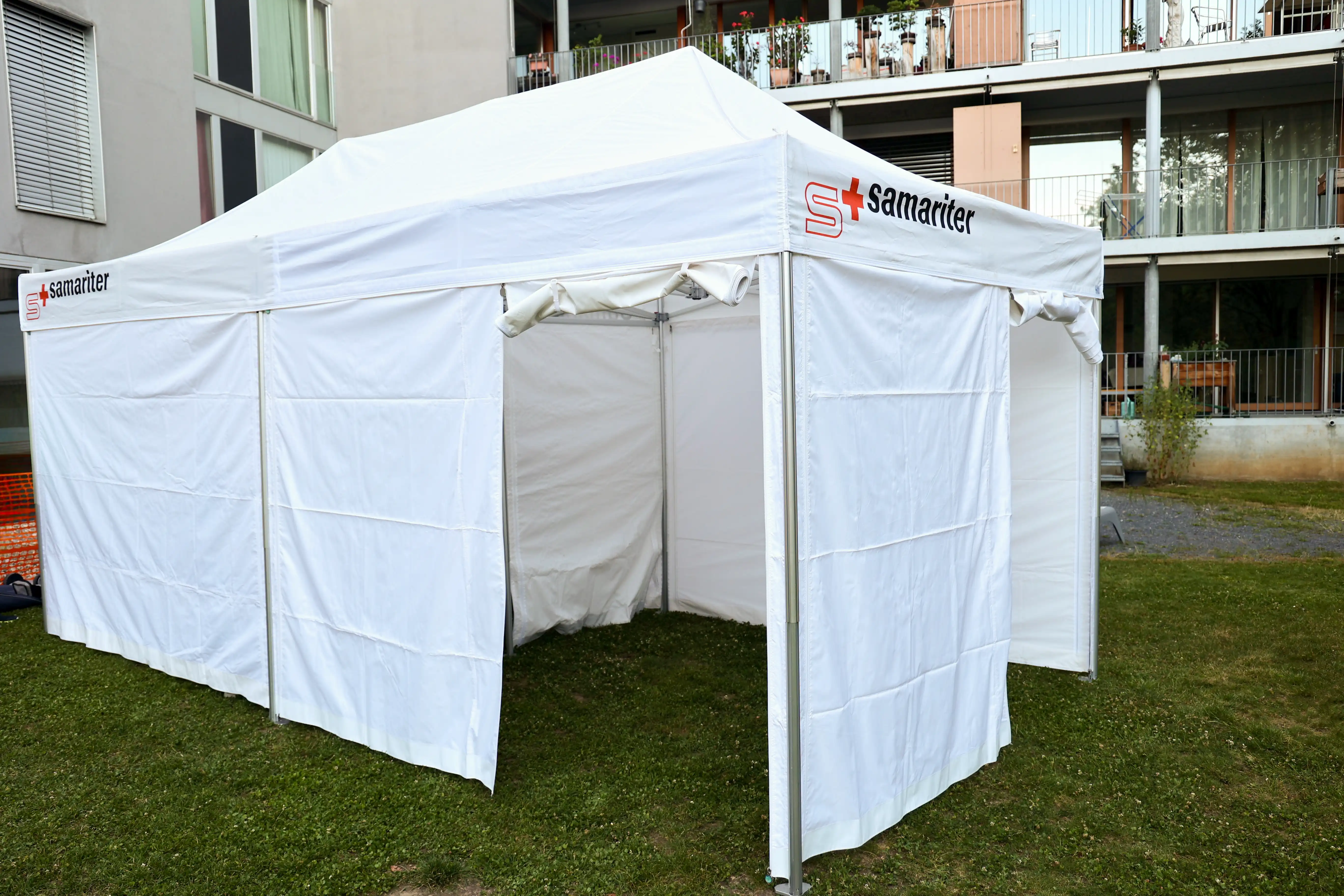 Sanitätszelt Ansicht 2